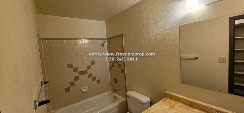 Near CMU Convenient Location 3rd Floor 2 Bedroom 1 Bath 1 car garage Apartment property image