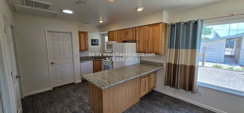 2 bed 1 bath with AC by CMU property image