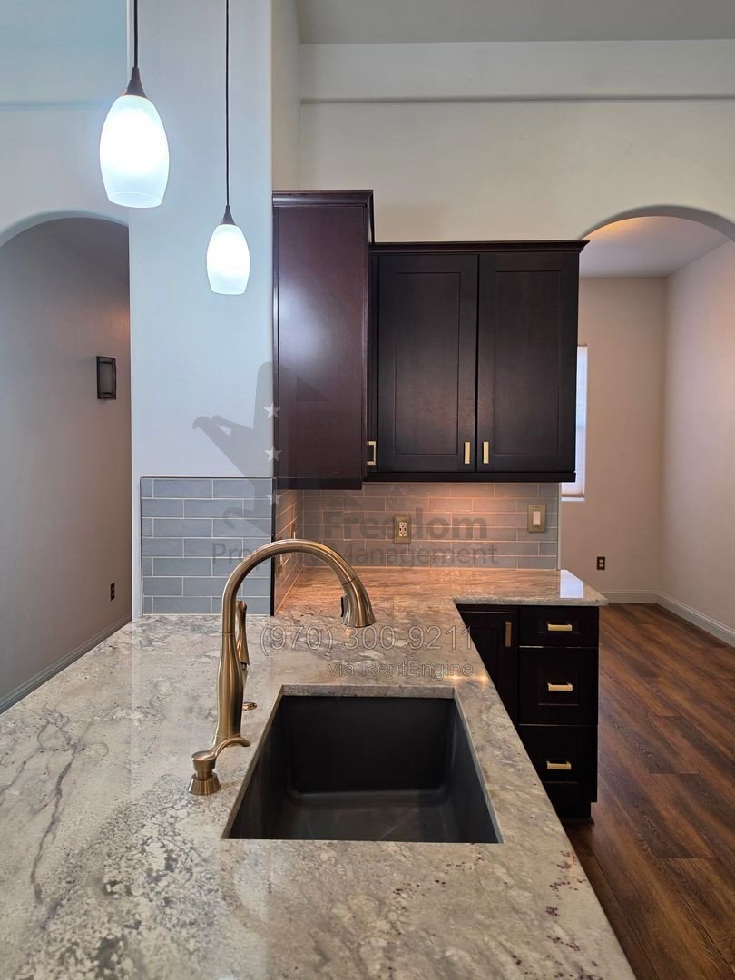 Stunning 3 bed 2 bath home near Tiara Rado property image