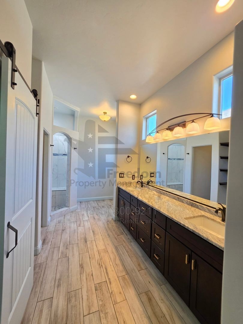 Stunning 3 bed 2 bath home near Tiara Rado property image