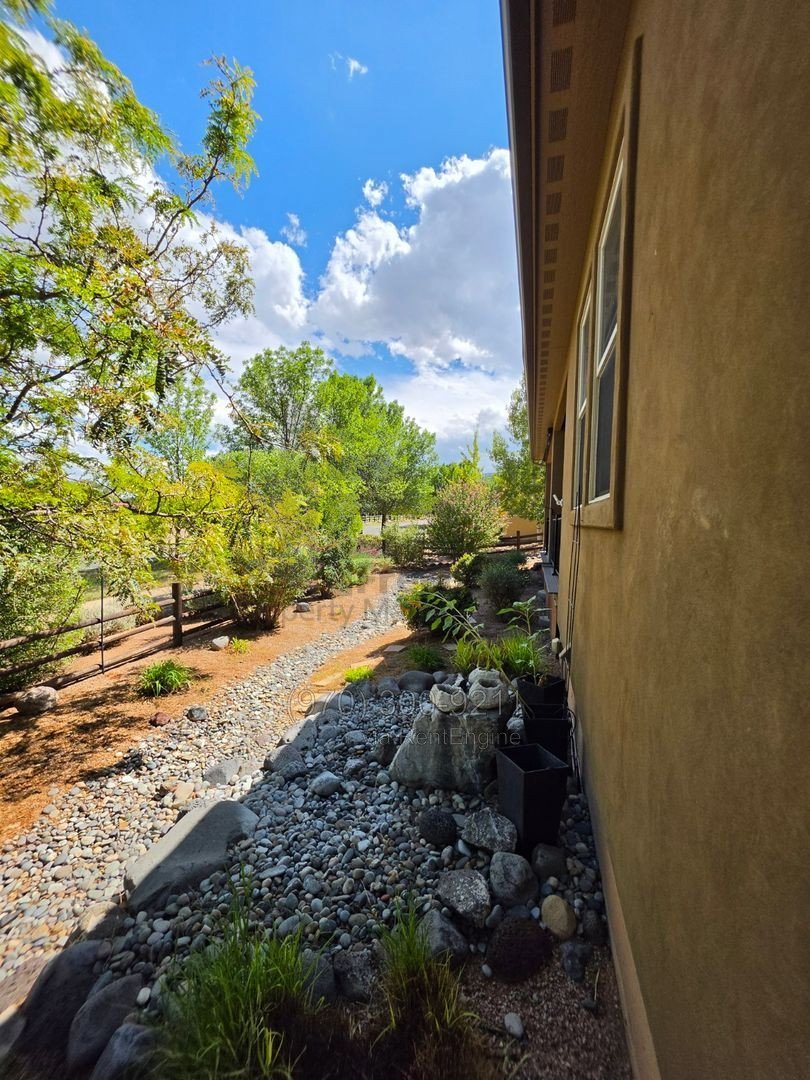 Stunning 3 bed 2 bath home near Tiara Rado property image
