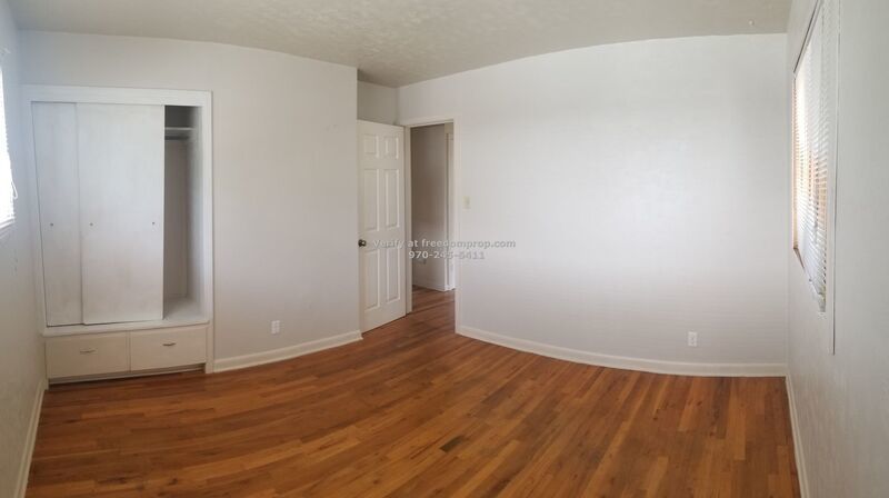 Centrally located 3 Bedroom 1 3/4 Bath with oversized 1 car garage/workshop property image