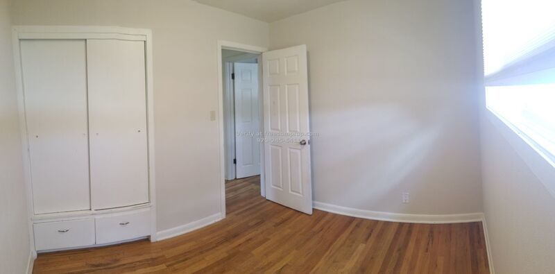 Centrally located 3 Bedroom 1 3/4 Bath with oversized 1 car garage/workshop property image