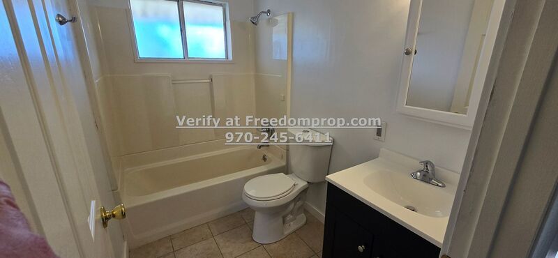 Plenty of Space 2 or 3 Bedroom 1 Bath House property image