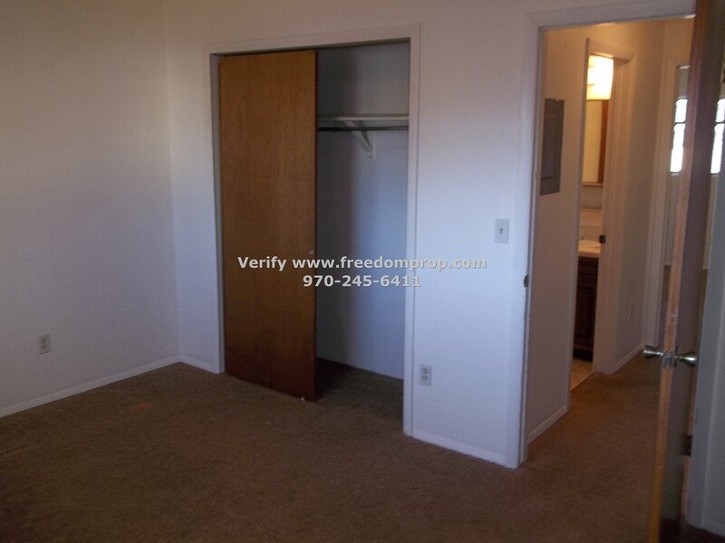 Well maintained - 2 Bedroom 1 Bath 2nd Floor Apartment property image