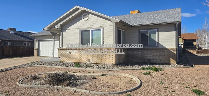 Large corner lot and Newly Updated!!! - 3 Bedroom 2 Bath House property image