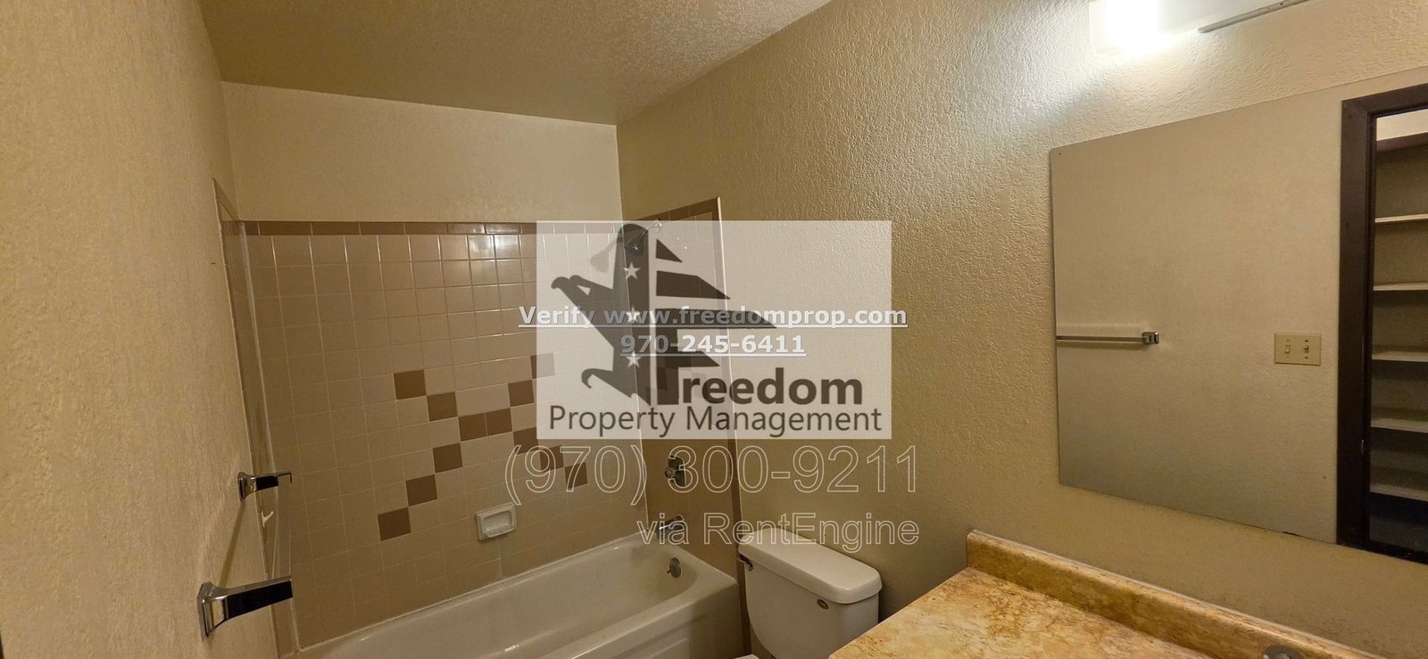 Near CMU Convenient Location 3rd Floor 2 Bedroom 1 Bath 1 car garage Apartment property image