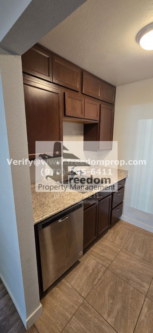 ALL UTILITIES PAID Garden level 2 bed 1 bath property image