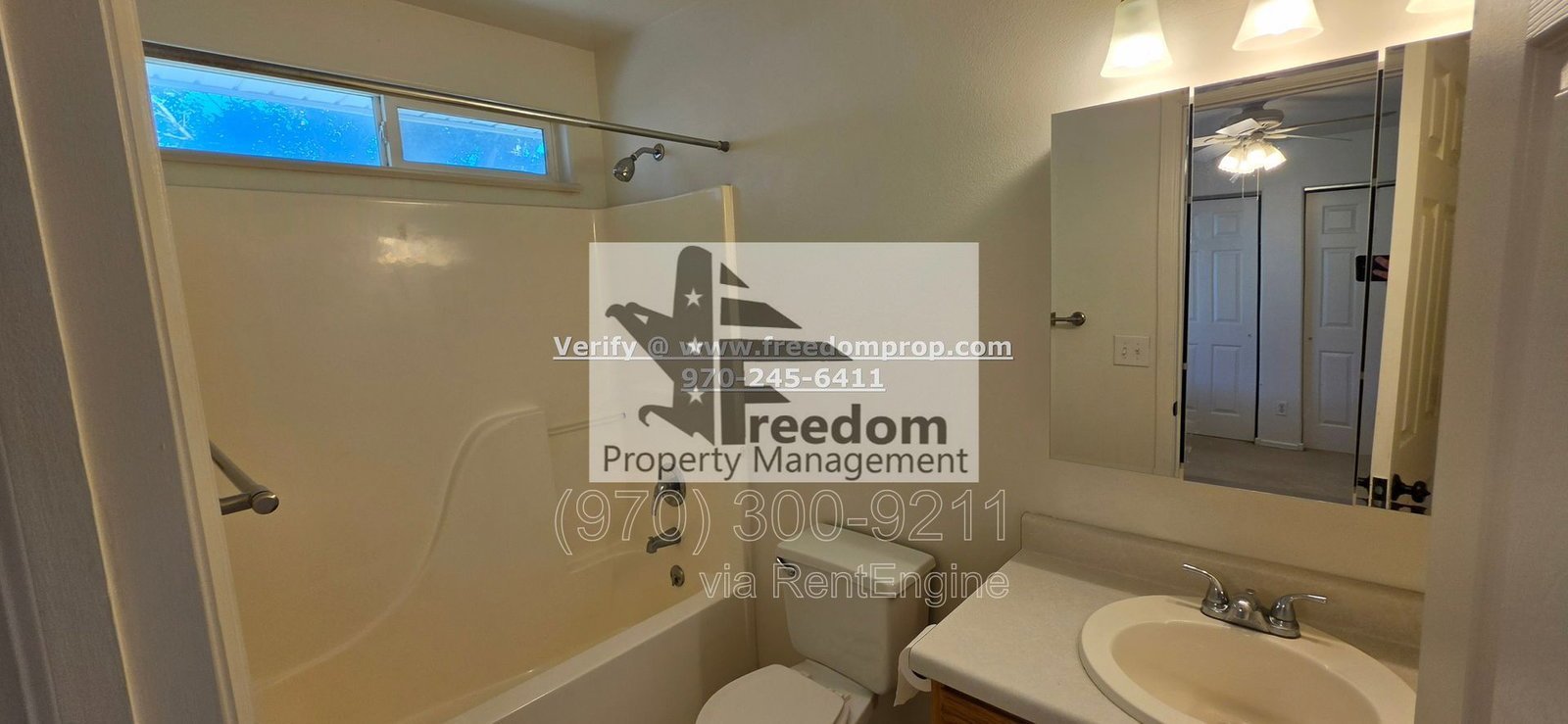 Great 3 Bedroom 2 Bath Duplex with large yard property image