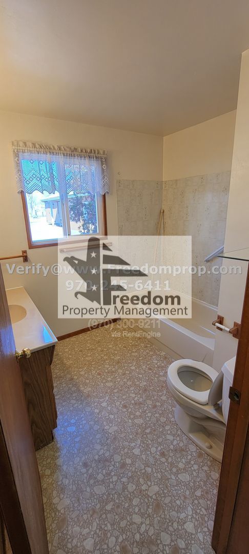 Spacious 3 bedroom, 2 bath house property image
