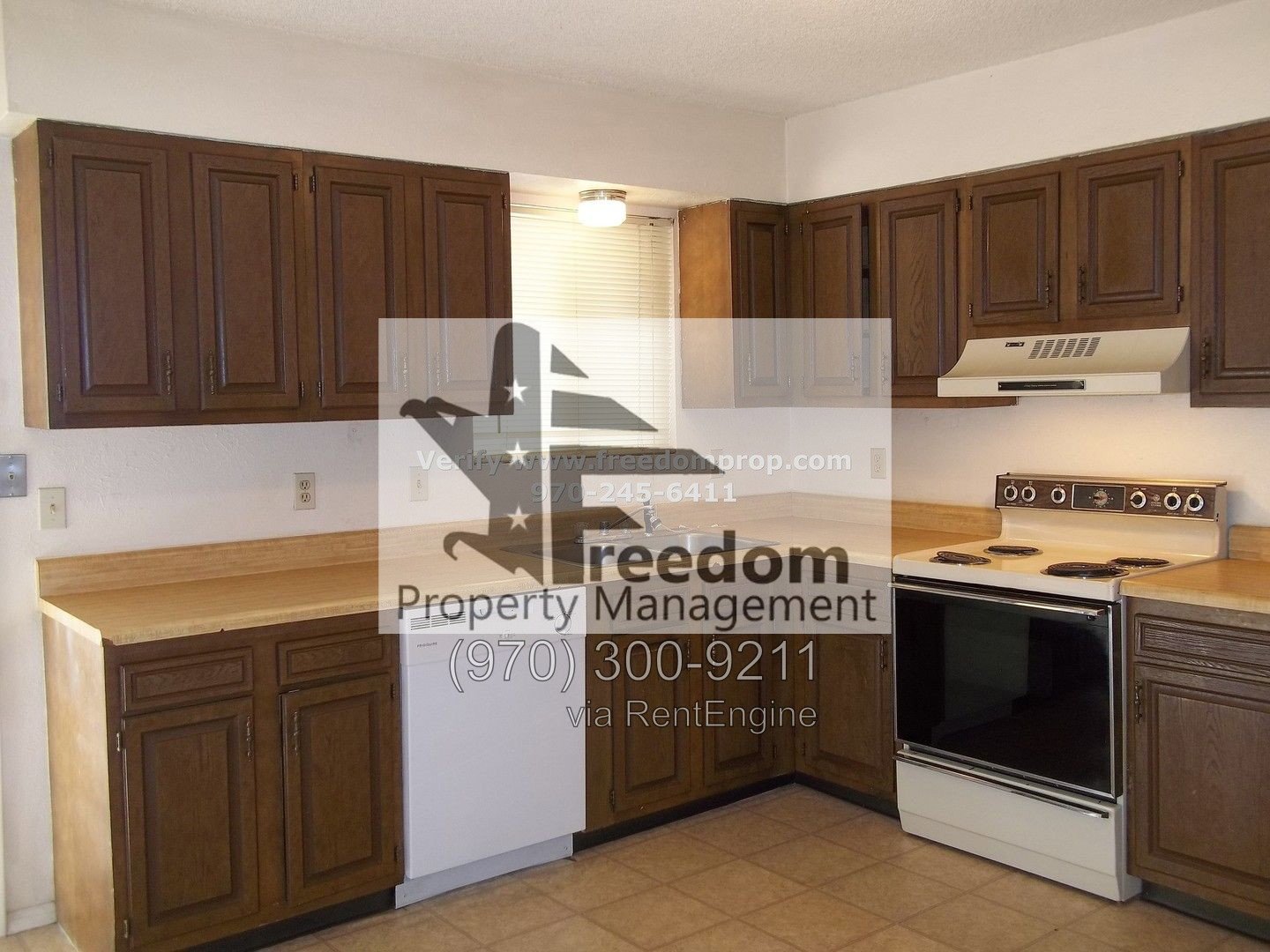 Well maintained - 2 Bedroom 1 Bath 2nd Floor Apartment property image